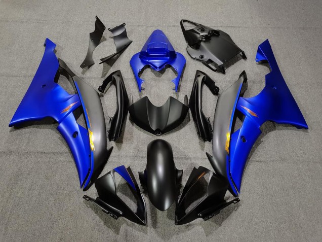 08-16 Matte Black and Blue R6 Fairings