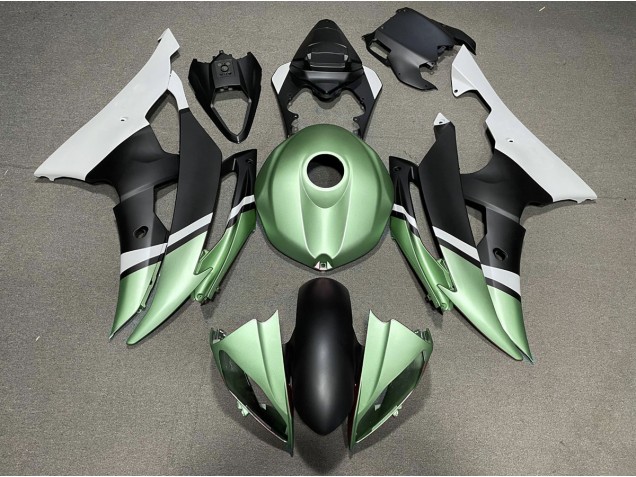 08-16 Matte Black and Green R6 Fairings